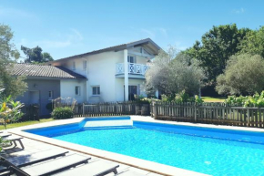 VILLA LE CLOS DES OLIVIERS, piscine chauffée, 5 chambres, jardin de 2500m2, proche plage